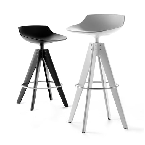 Flow Barstool / Frame Oak / 65cm